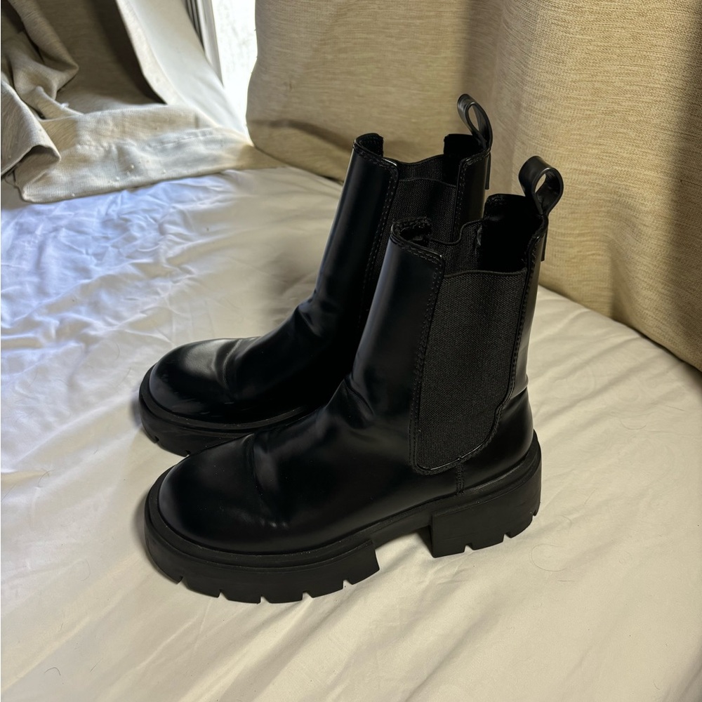 Black platform booties size 9 !!LIKE NEW!!